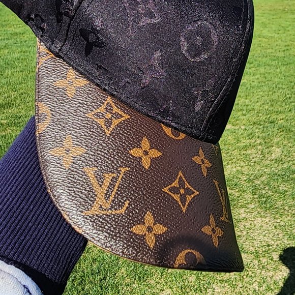 LOUIS VUITTON MONOGRAM UNISEX BASEBALL CAP - Picture 5 of 16